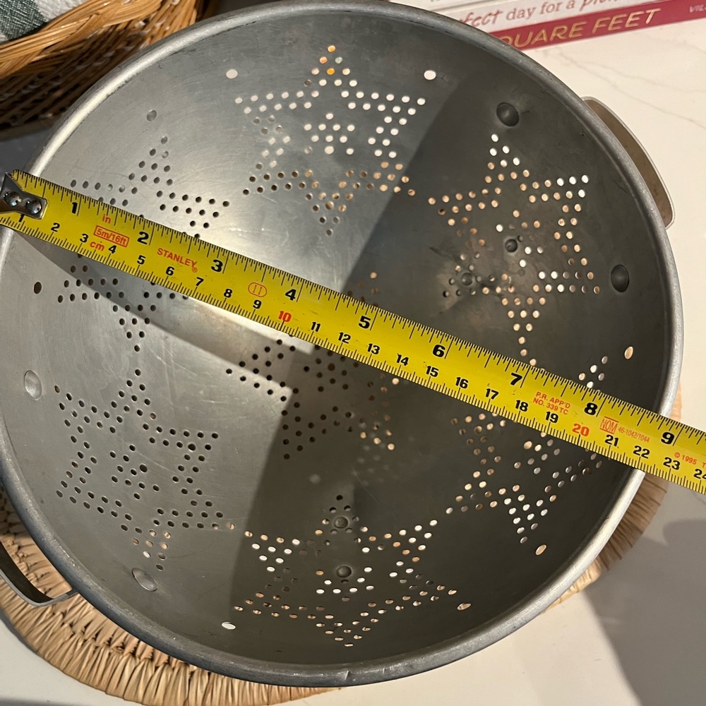 Stainless Steel Colander - Picture 4 of 6